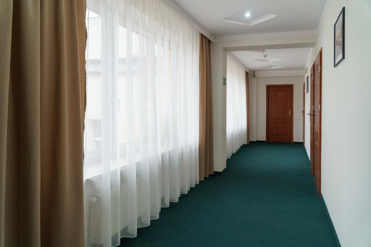 Hotel Mazowiecki Tomaszów Mazowiecki エクステリア 写真