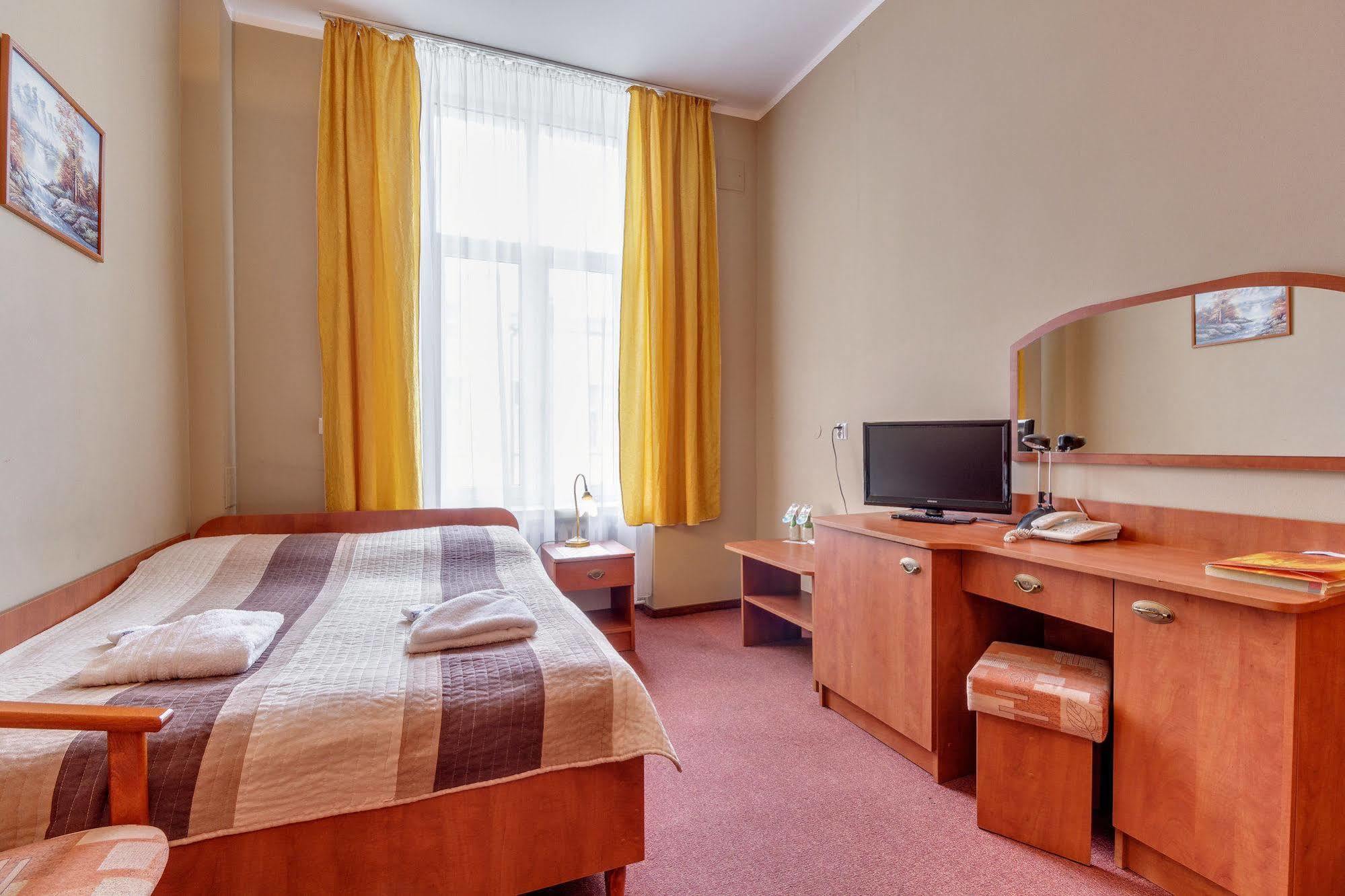 Hotel Mazowiecki Tomaszów Mazowiecki エクステリア 写真