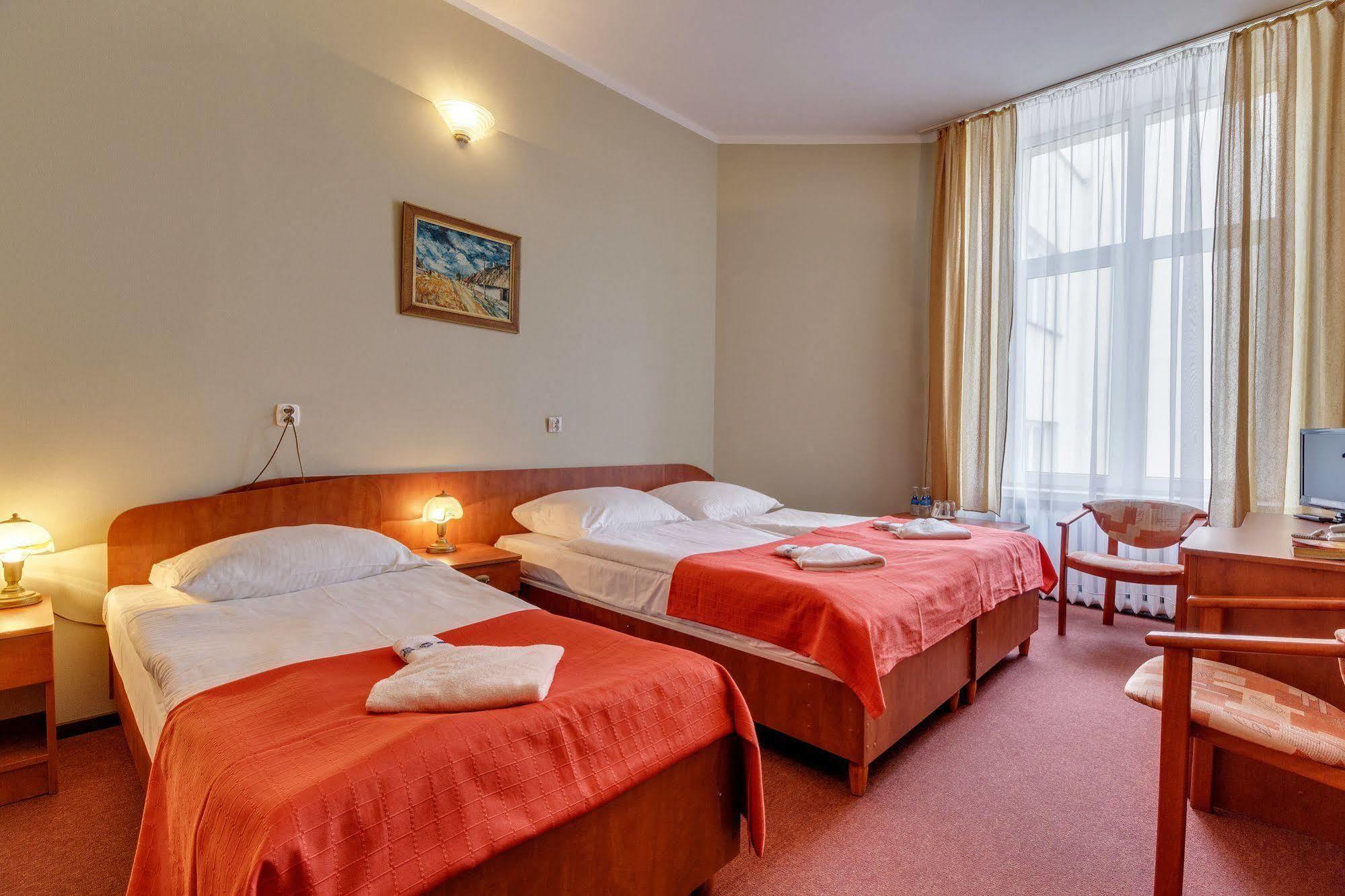 Hotel Mazowiecki Tomaszów Mazowiecki エクステリア 写真