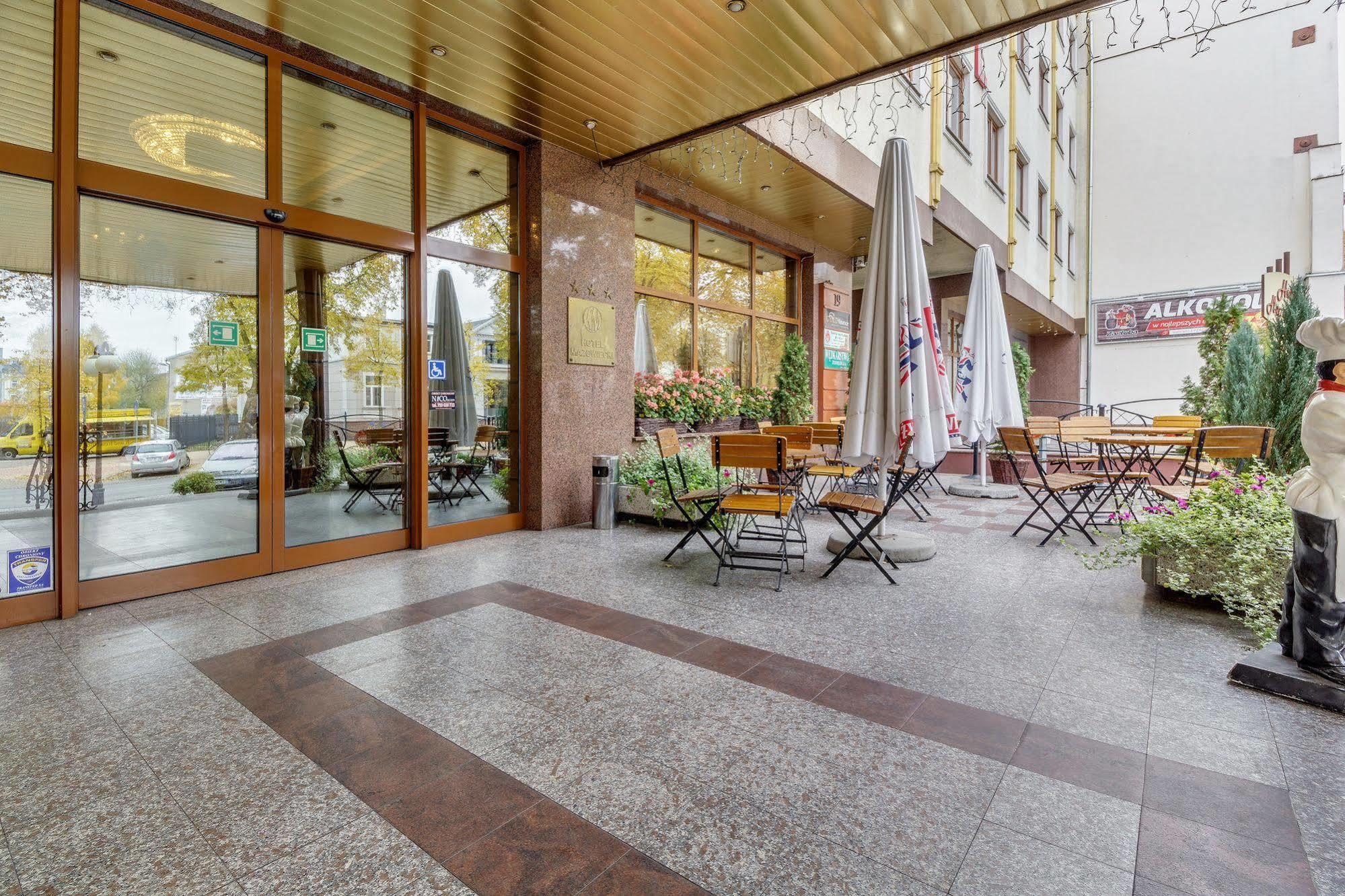 Hotel Mazowiecki Tomaszów Mazowiecki エクステリア 写真